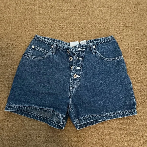 Vintage dark wash denim shorts - Picture 2 of 5